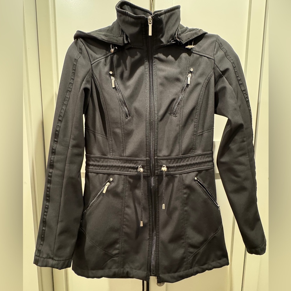 Laundry by Shelli Segal fitted and cinched scuba coat